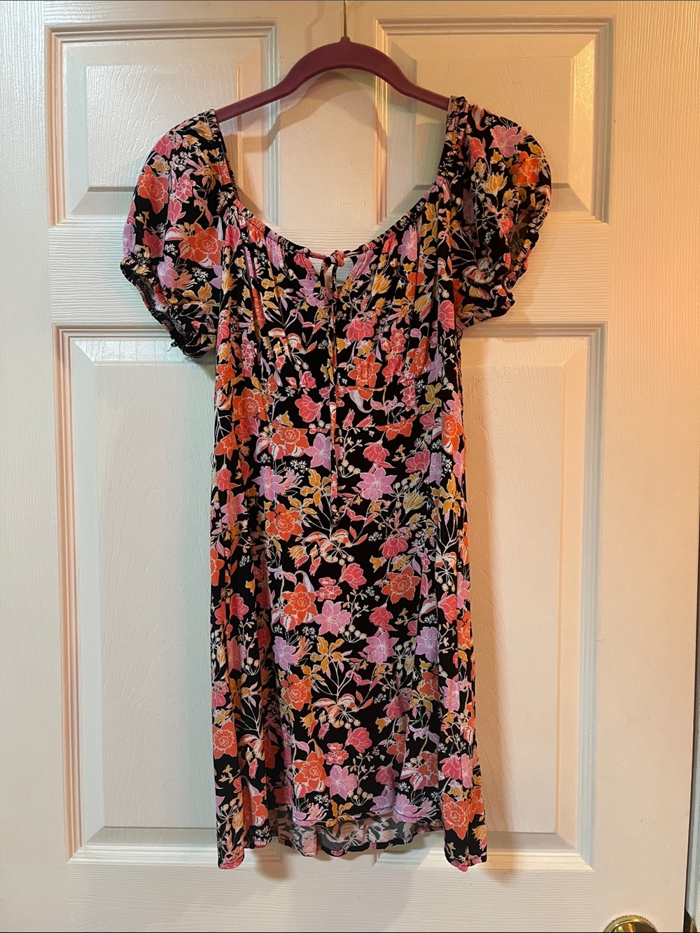Junior’s Rewind Black Floral Puff-Sleeve Sundress